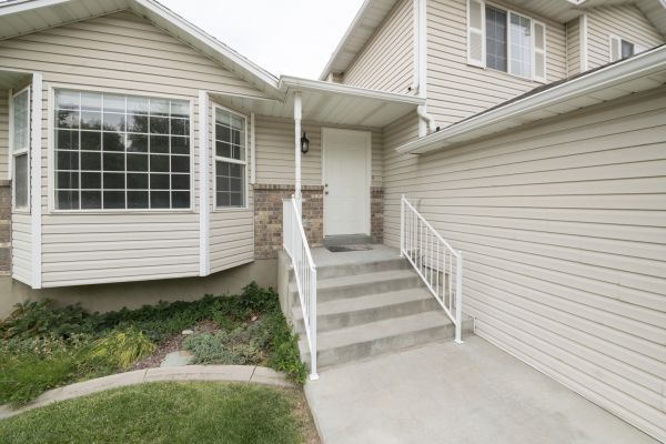 White Vinyl Siding Replacement in San Marcos